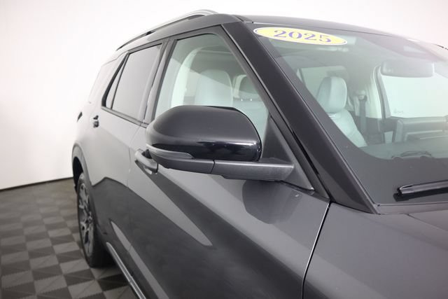 Used 2025 Ford Explorer Platinum w/ Ultimate Package AWD/4WD image 12