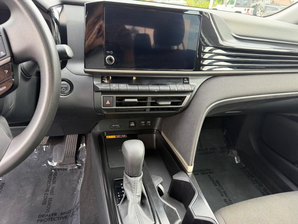 Used 2025 Toyota Camry LE FWD image 28
