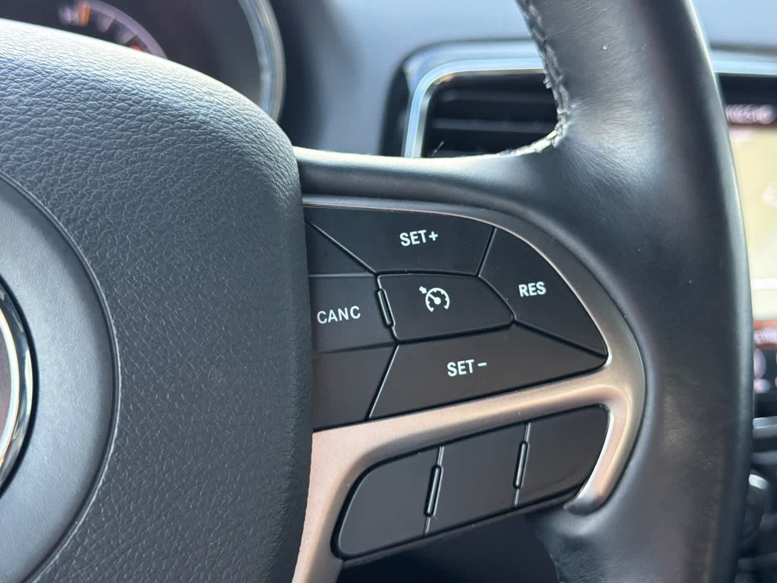 Used 2020 Jeep Grand Cherokee Altitude AWD/4WD image 27