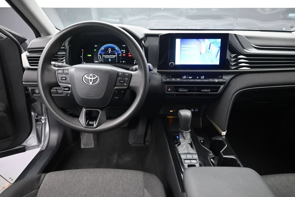 Used 2025 Toyota Camry LE FWD image 11
