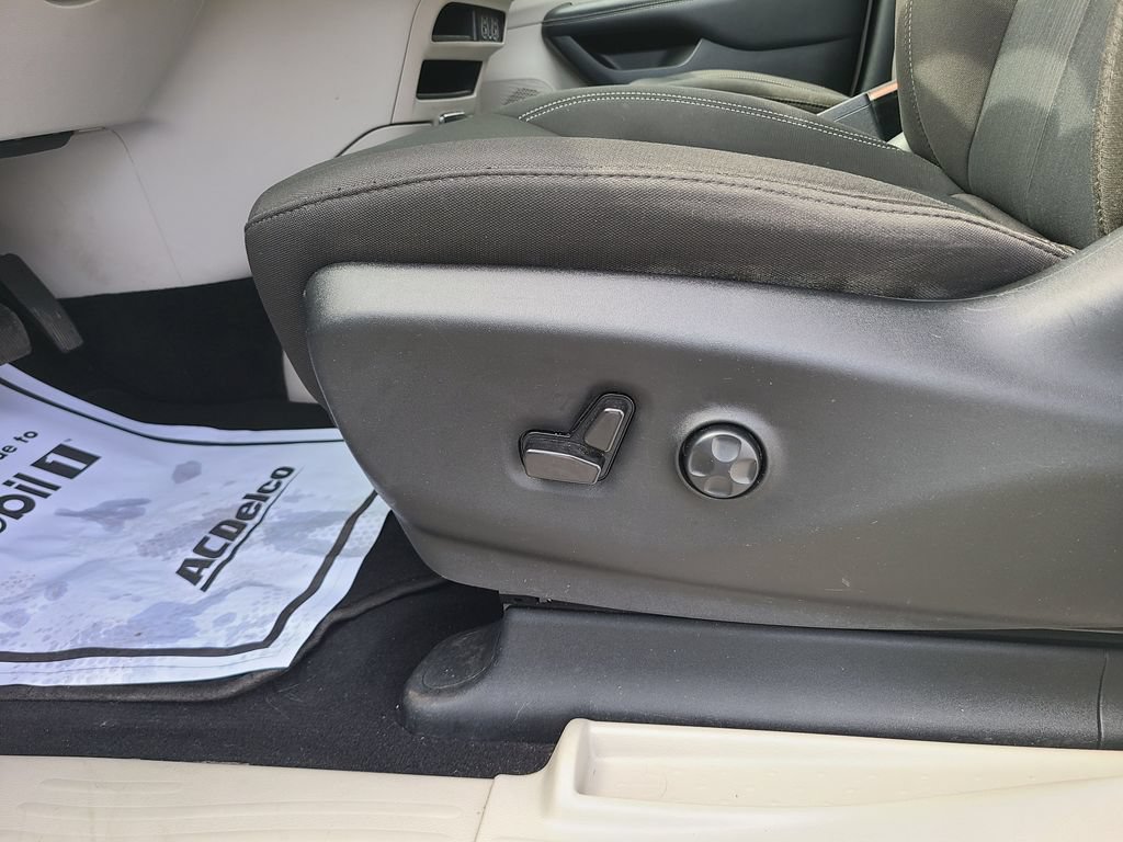 Used 2023 Chrysler Voyager LX FWD image 22