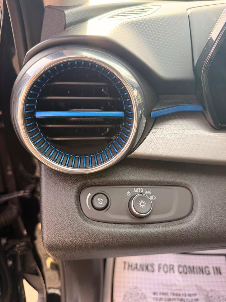 Used 2025 Chevrolet Trax LT FWD image 25