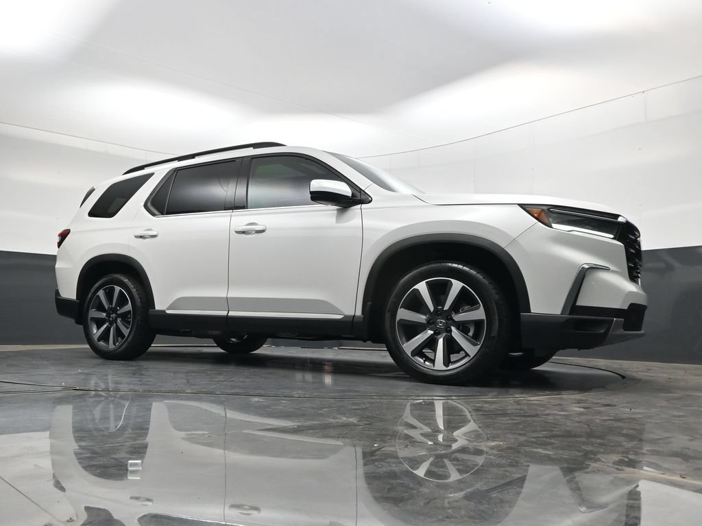 Certified 2025 Honda Pilot Touring image 31