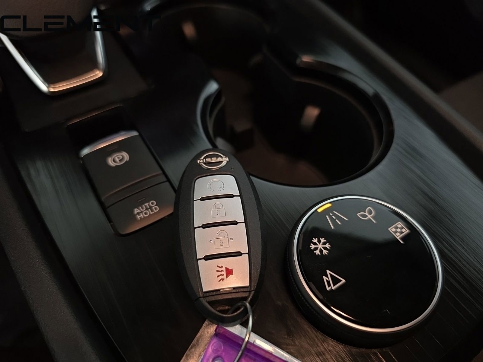 Used 2022 Nissan Rogue SV image 27