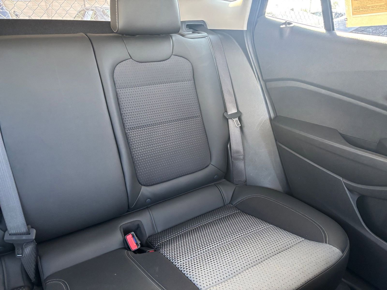 Used 2025 Chevrolet Trax LT FWD image 36