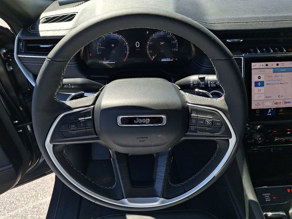 Used 2025 Jeep Grand Cherokee L Limited w/ Black Appearance Package AWD/4WD image 14