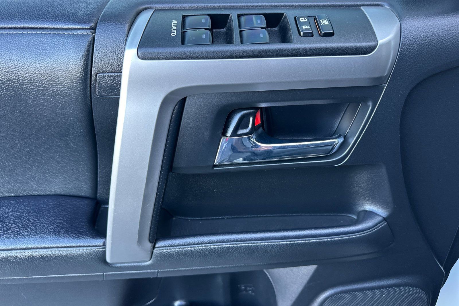 Certified 2021 Toyota 4Runner SR5 AWD/4WD image 11