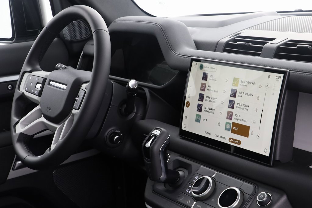 New 2024 Land Rover Defender 110 SE image 22