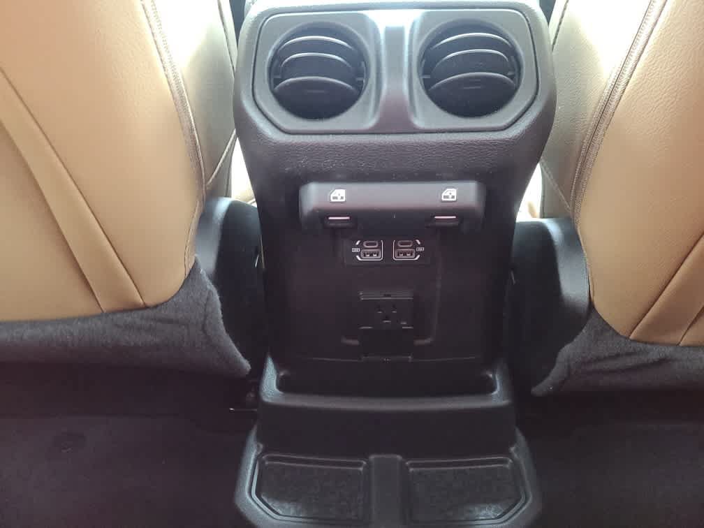 Used 2023 Jeep Wrangler Unlimited Sahara w/ Cold Weather Group AWD/4WD image 27