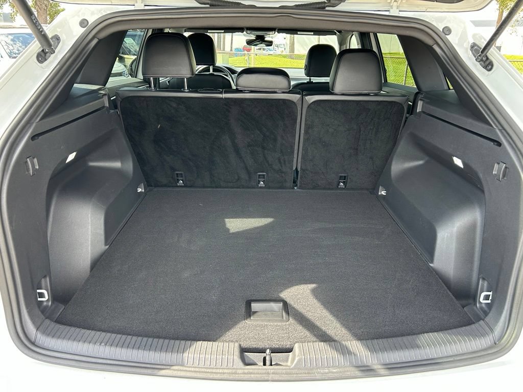 Used 2024 Volkswagen Atlas Cross Sport SE FWD image 45