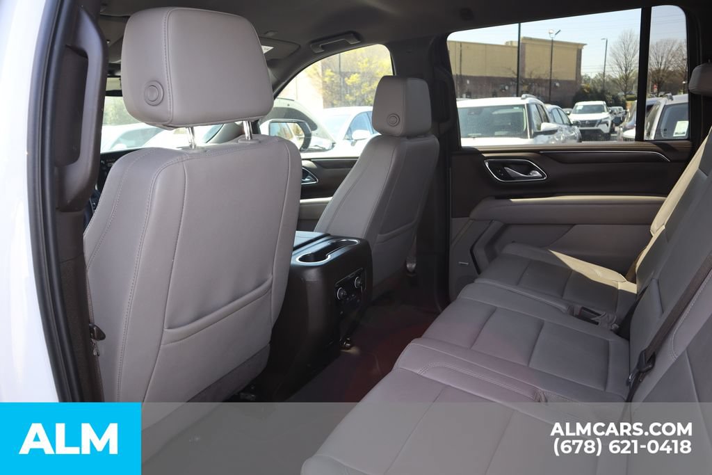 Used 2024 Chevrolet Suburban LT RWD image 18