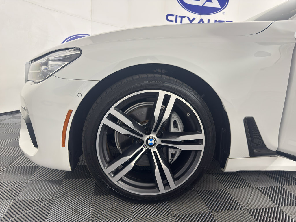Used 2018 BMW 740i RWD image 12