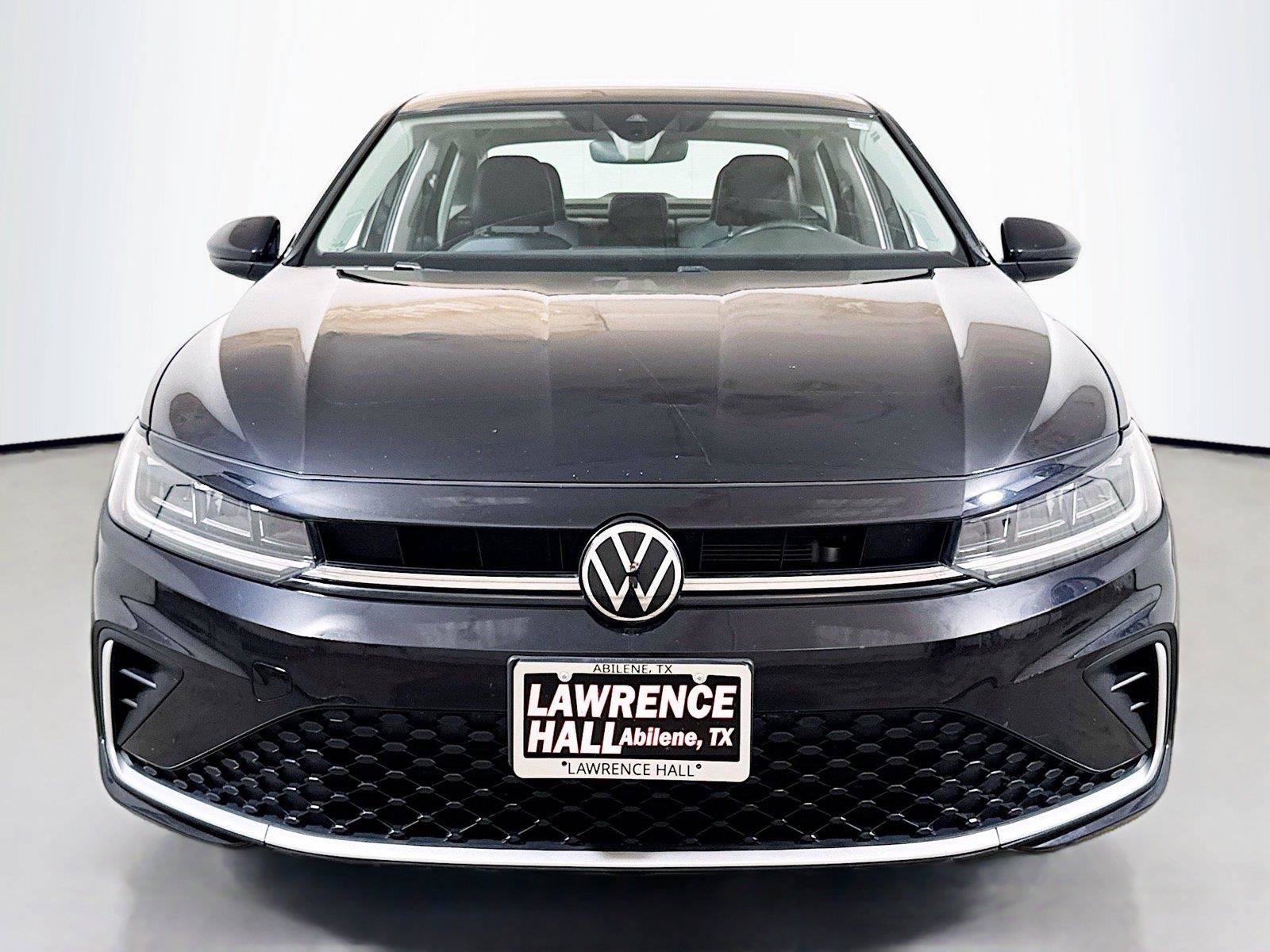 Used 2025 Volkswagen Jetta SE FWD image 2