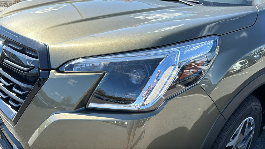 Certified 2023 Subaru Forester Premium AWD/4WD image 9