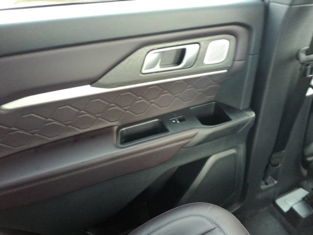 Used 2025 Ford Explorer Platinum w/ LUX Leather Package AWD/4WD image 34