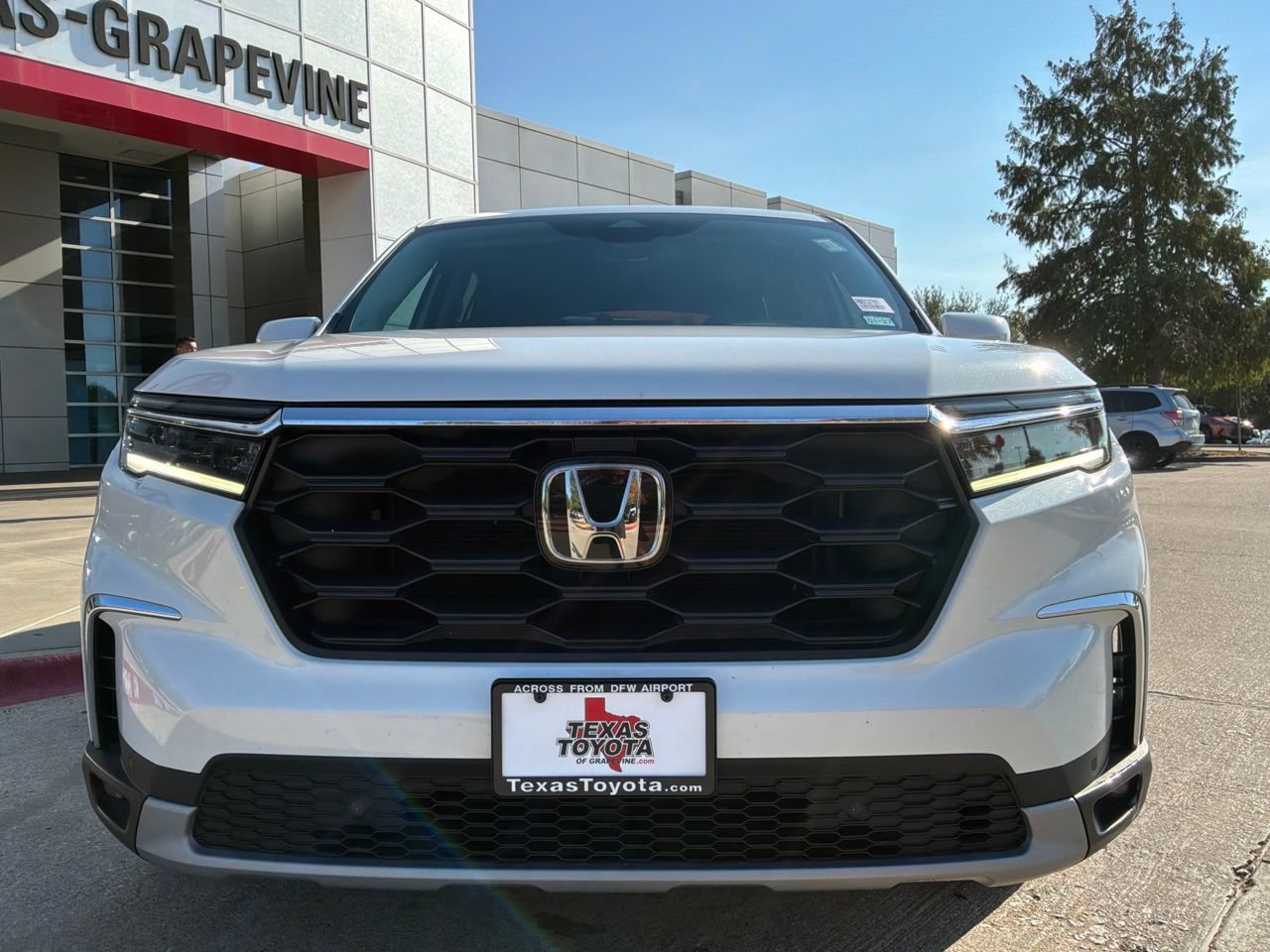 Used 2024 Honda Pilot EX-L image 3