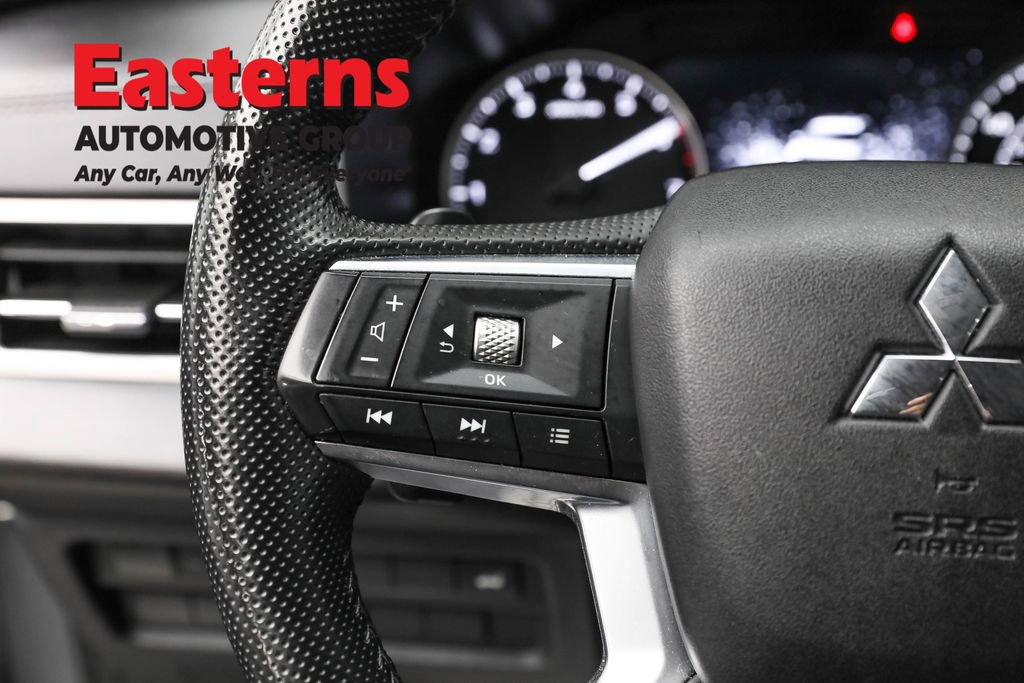 Used 2024 Mitsubishi Outlander SE image 15