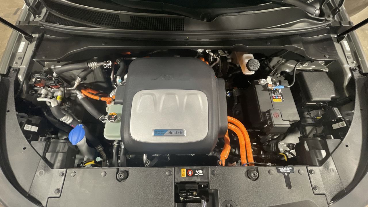 Used 2018 Kia Soul EV + FWD image 34
