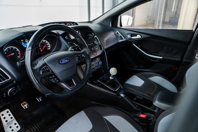 Used 2018 Ford Focus ST image 2