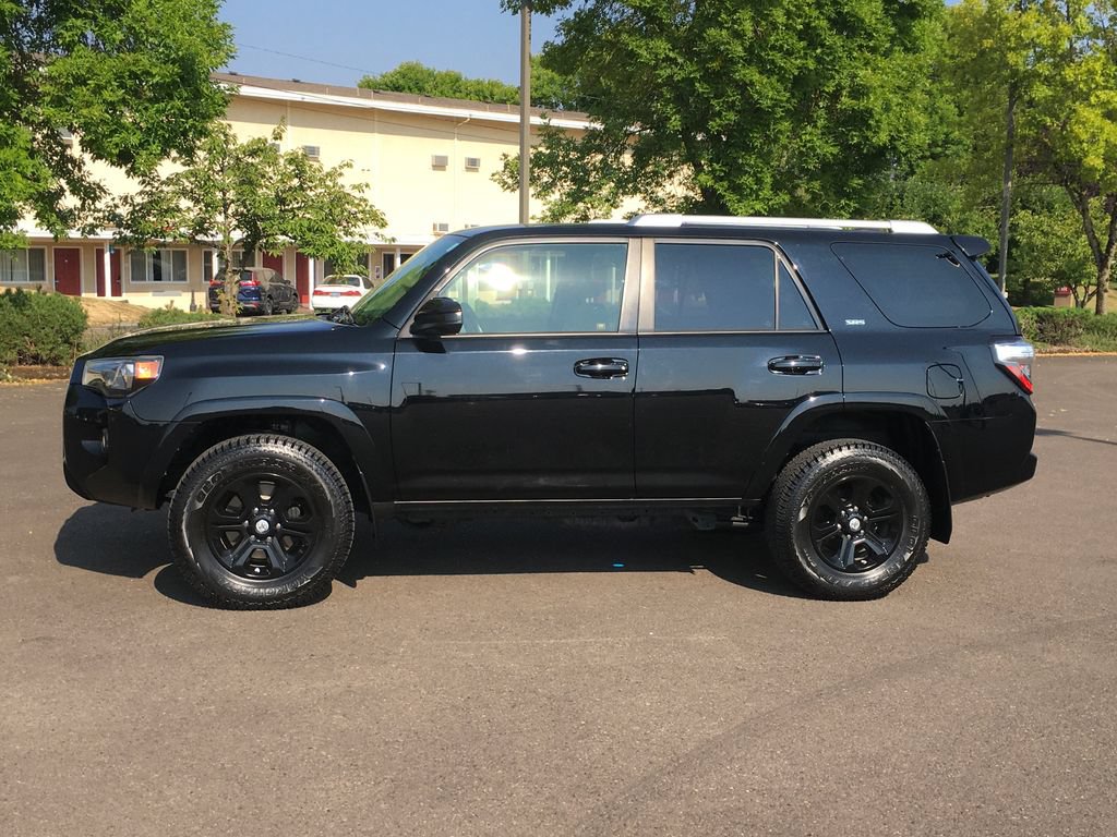 Used 2018 Toyota 4Runner SR5 AWD/4WD image 3