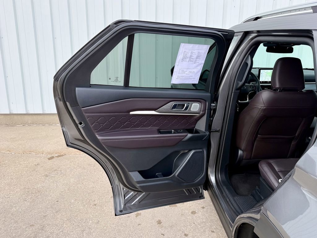 Certified 2025 Ford Explorer Platinum w/ LUX Leather Package image 16