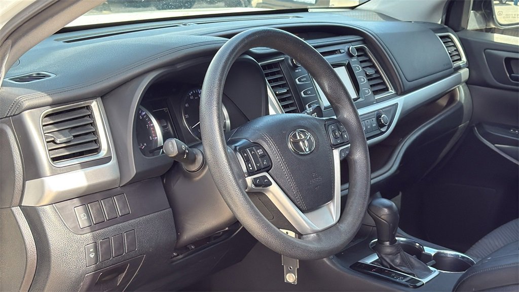 Used 2019 Toyota Highlander Plus image 9