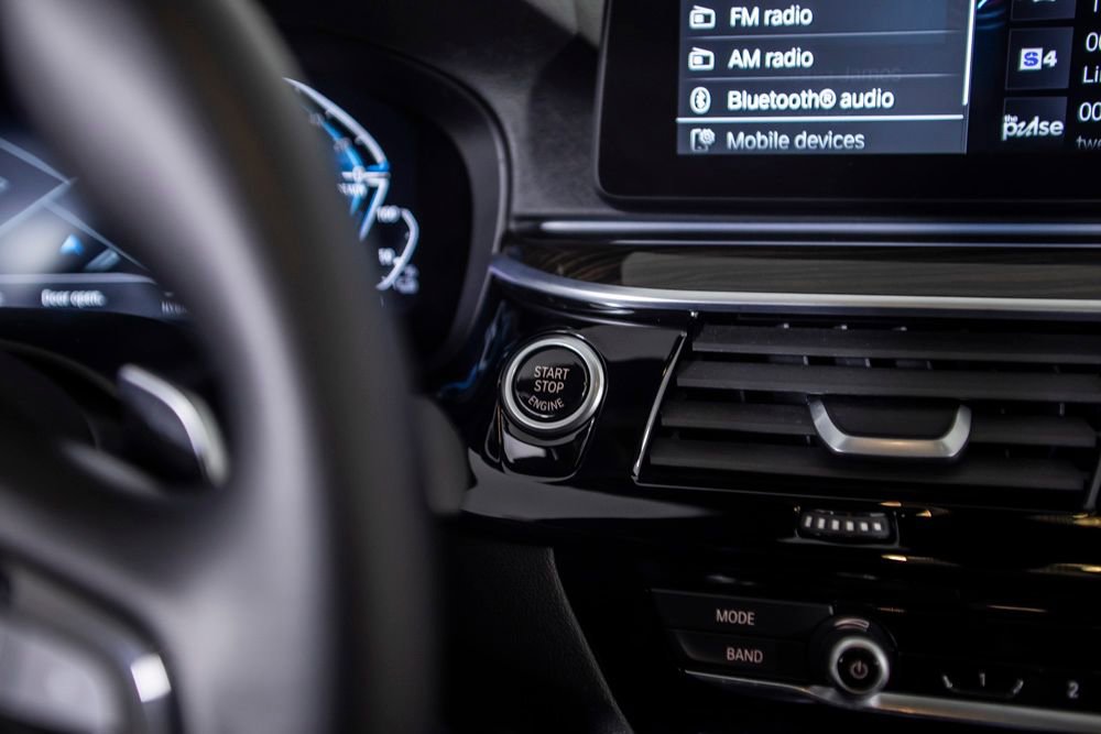 Used 2023 BMW 530e w/ Executive Package image 39