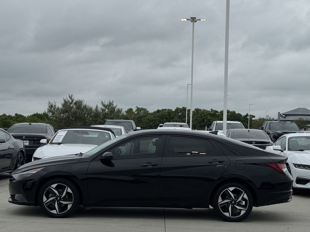 Used 2023 Hyundai Elantra SEL w/ Convenience Package FWD image 3
