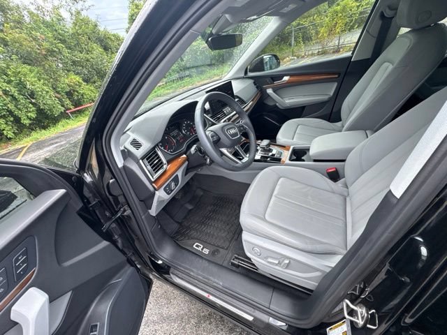 Used 2023 Audi Q5 2.0T Premium w/ Convenience Package AWD/4WD image 5