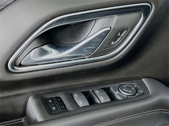 Used 2024 GMC Yukon XL SLT image 9