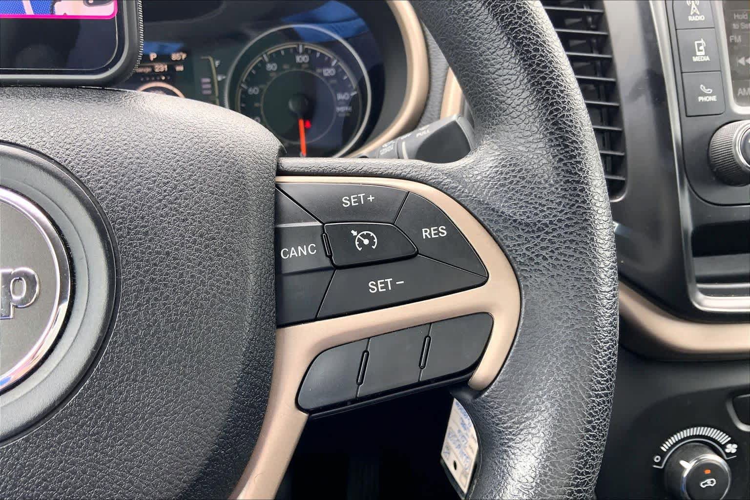 Used 2016 Jeep Cherokee Sport FWD image 24