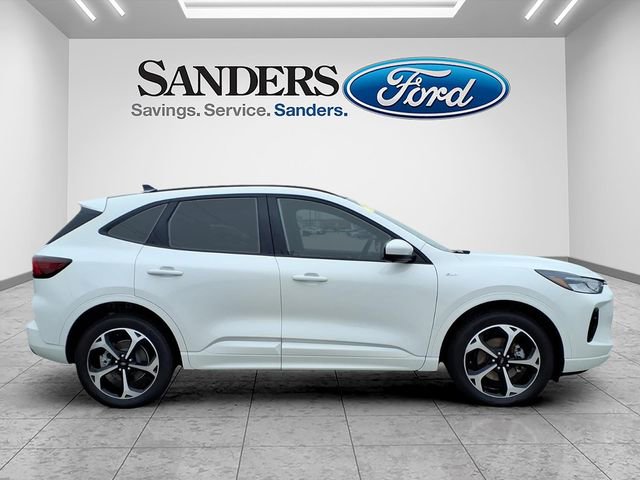 Used 2023 Ford Escape ST-Line Select w/ Tech Pack #2 AWD/4WD image 2