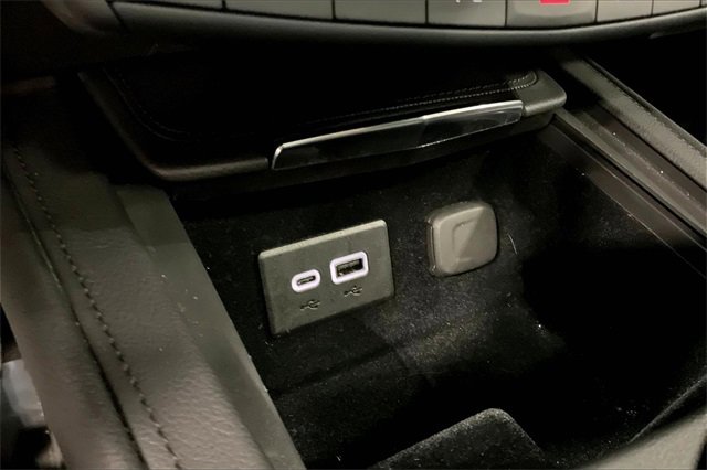 Used 2024 Cadillac XT4 Premium Luxury image 31