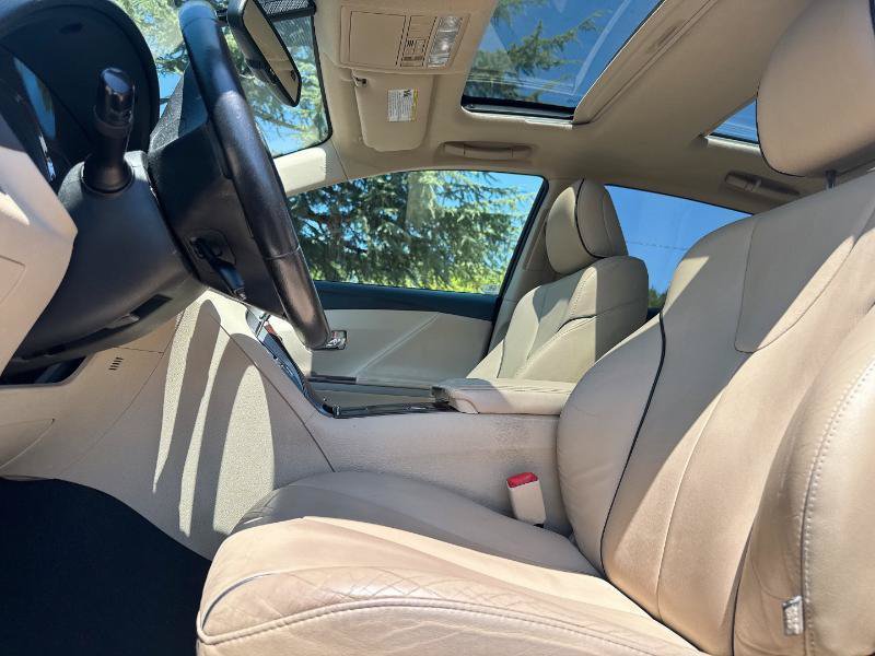 Used 2011 Toyota Venza AWD w/ Comfort Pkg image 12