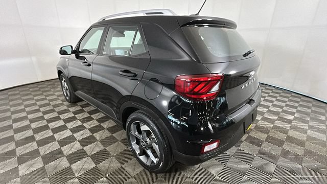 Certified 2023 Hyundai Venue SEL w/ Cargo Package FWD image 4