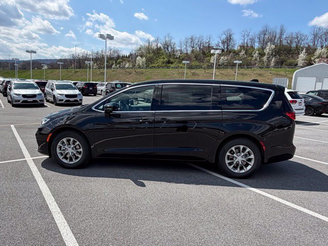 New 2026 Chrysler Pacifica Limited FWD image 3