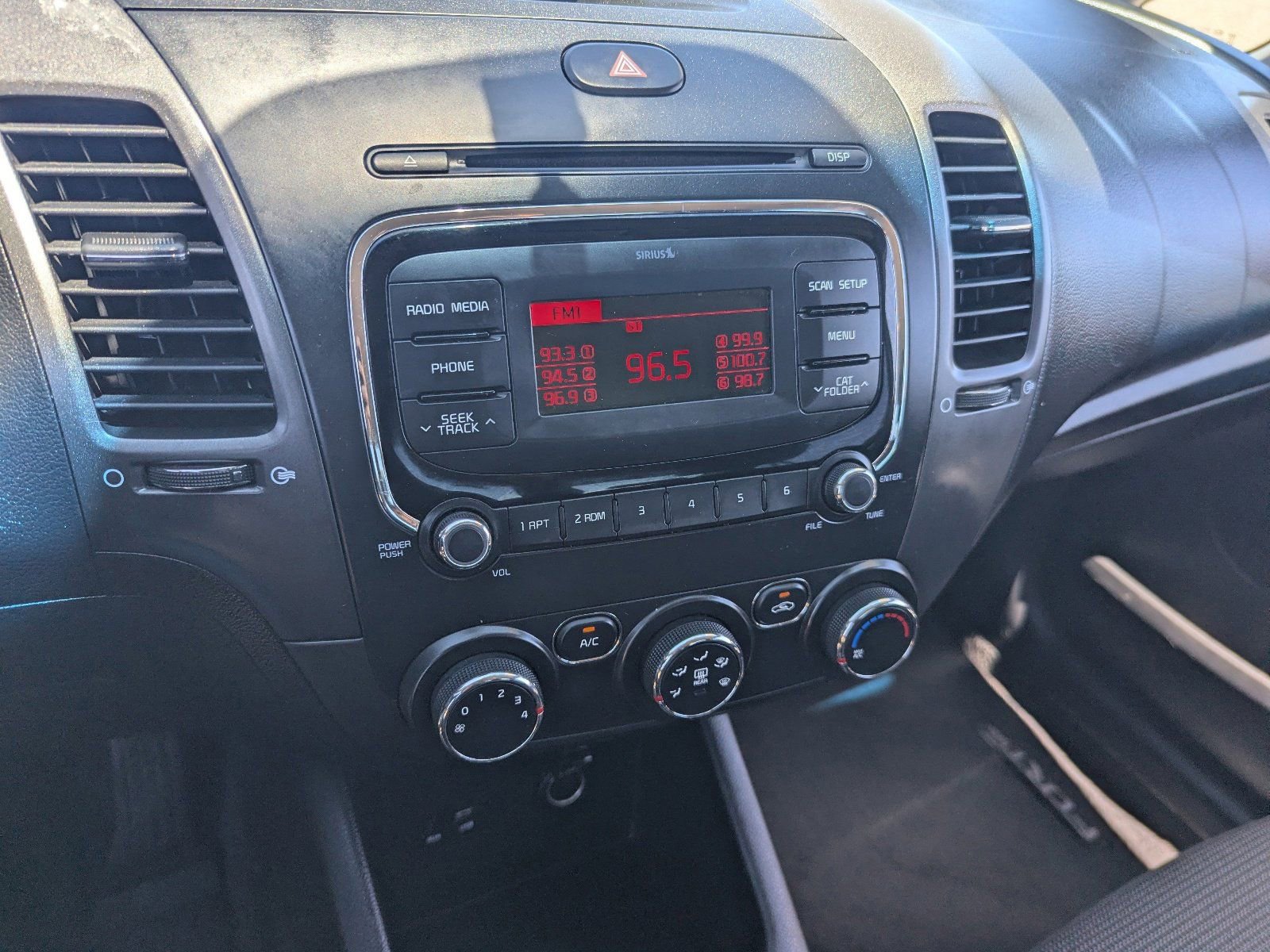 Used 2018 Kia Forte LX FWD image 25