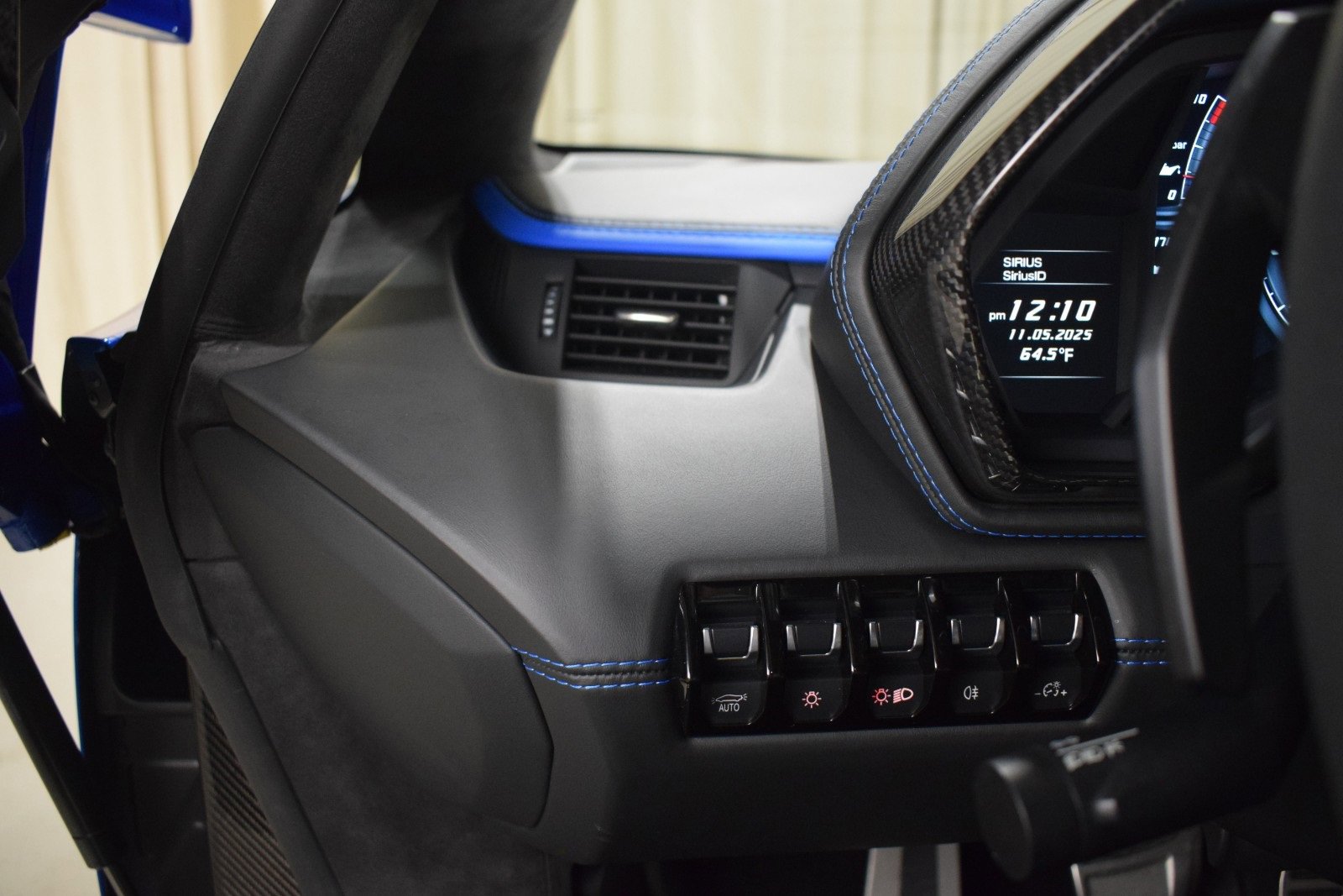 Used 2019 Lamborghini Aventador S image 27