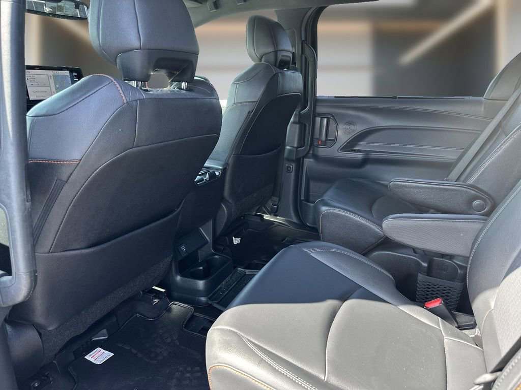 Used 2022 Toyota Sienna XSE w/ XSE Plus Package FWD image 9