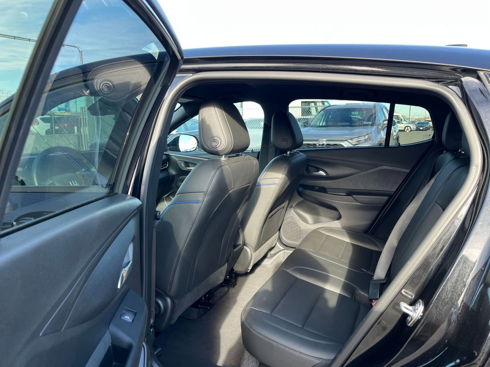 Used 2025 Buick Envista Sport Touring image 24