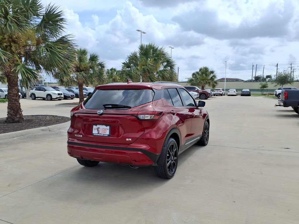 Used 2023 Nissan Kicks SR w/ SR Premium Package FWD image 5