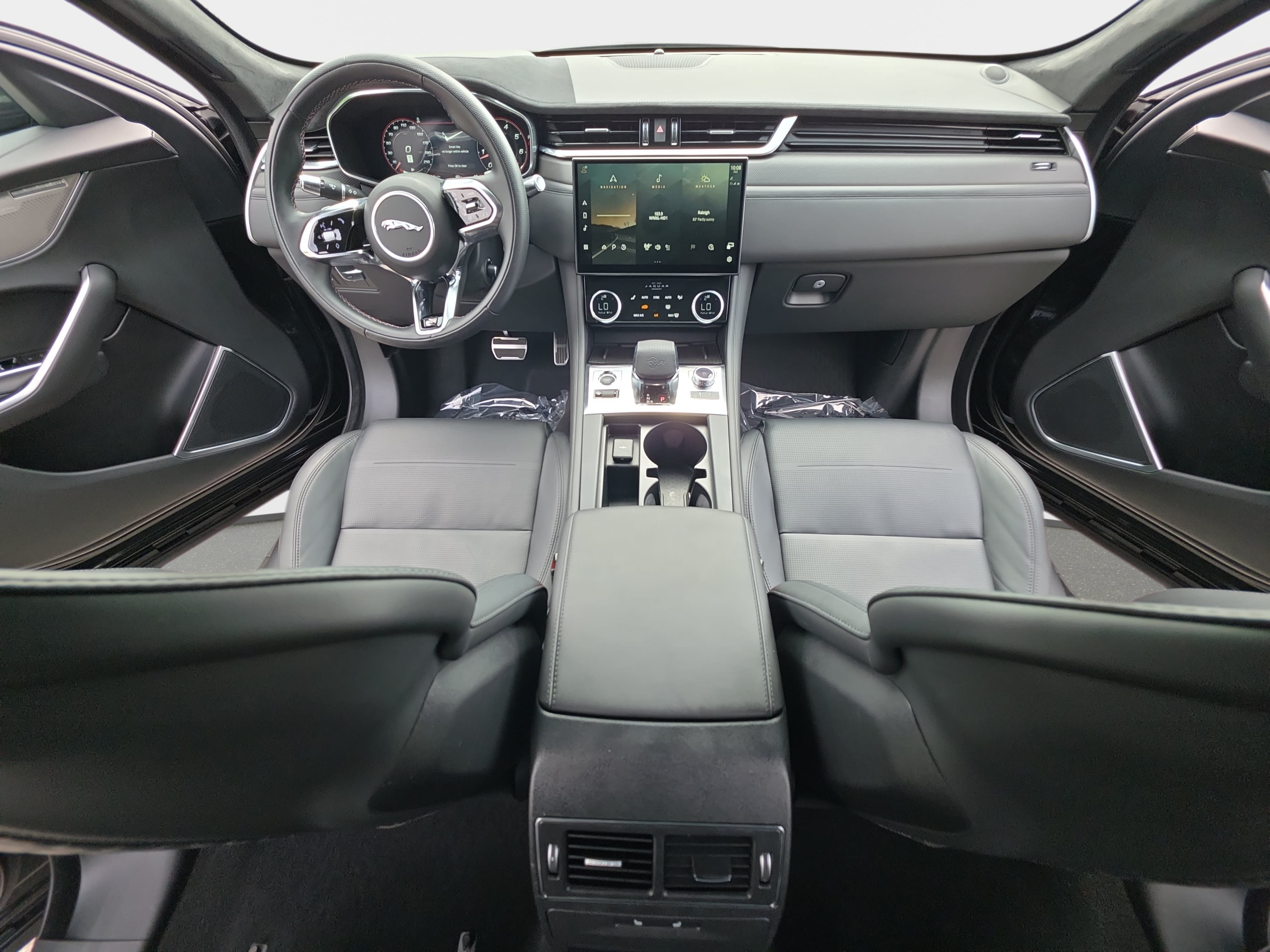 Certified 2022 Jaguar F-PACE SVR AWD/4WD image 9