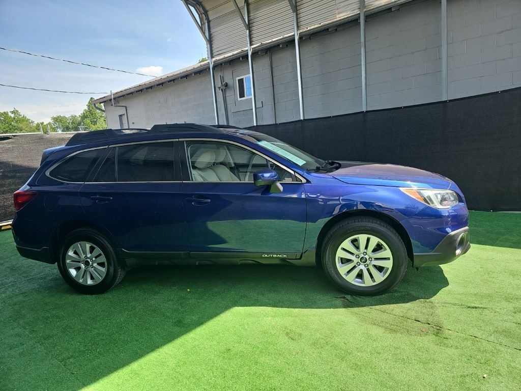 Used 2017 Subaru Outback 2.5i Premium AWD/4WD image 3