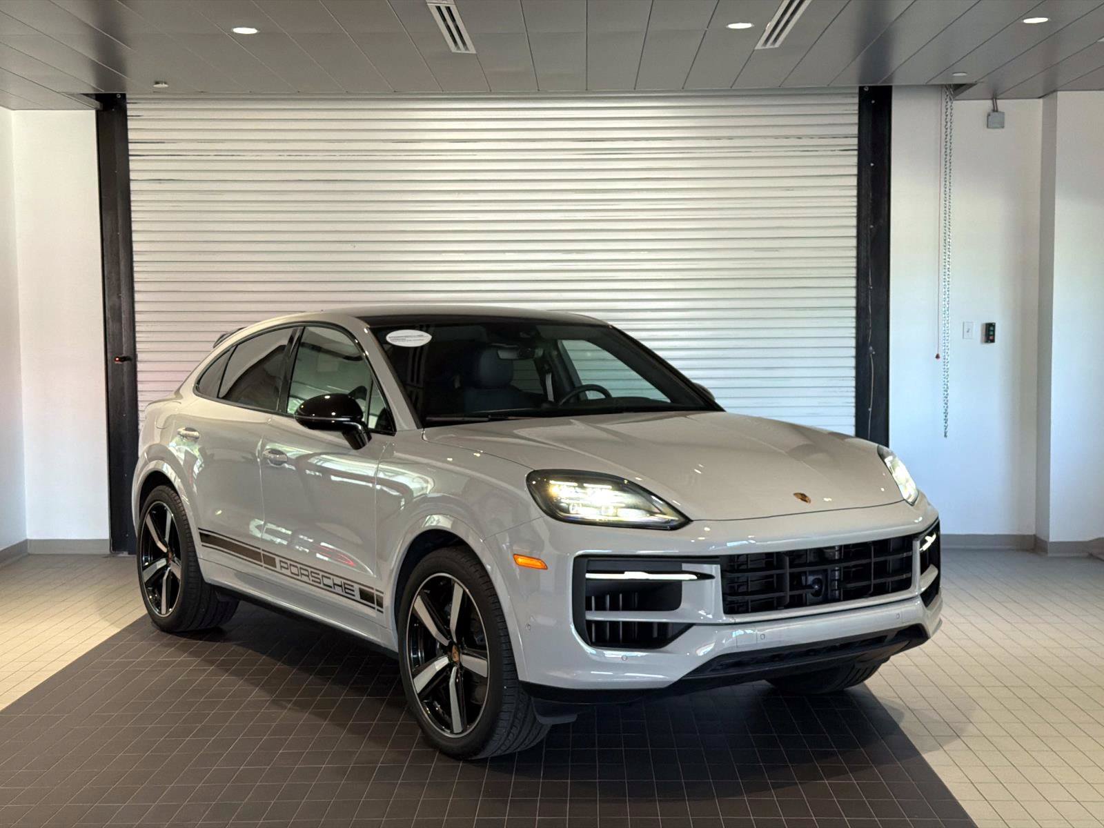 Used 2025 Porsche Cayenne Coupe AWD/4WD image 7