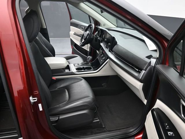 Used 2023 Kia Carnival LX image 34