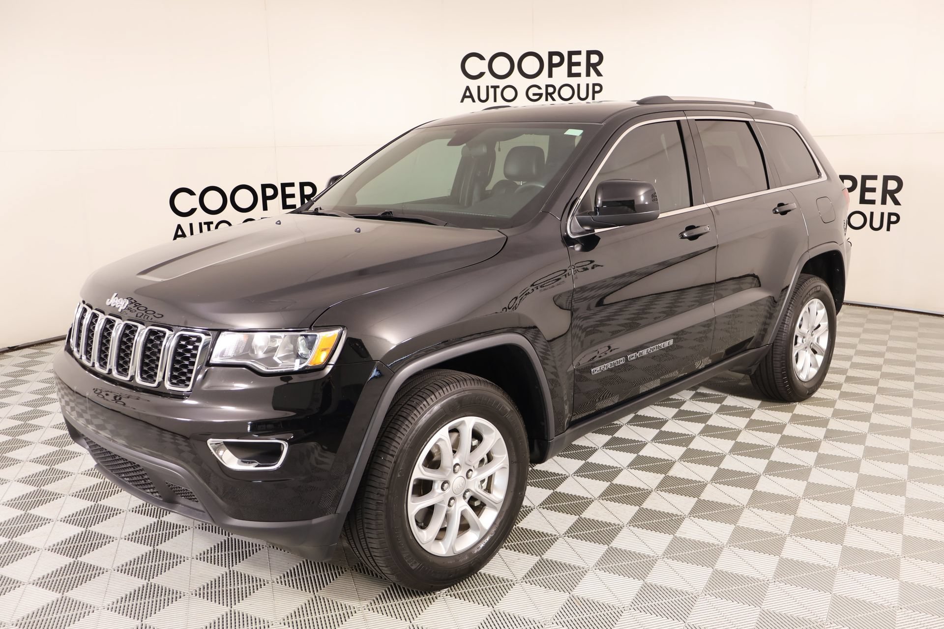Used 2021 Jeep Grand Cherokee Laredo X AWD/4WD image 11