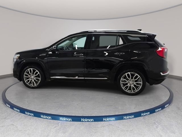 Used 2024 GMC Terrain Denali w/ Denali Premium Package AWD/4WD image 9