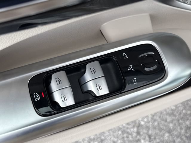 New 2025 Mercedes-Benz C 300 Sedan image 39