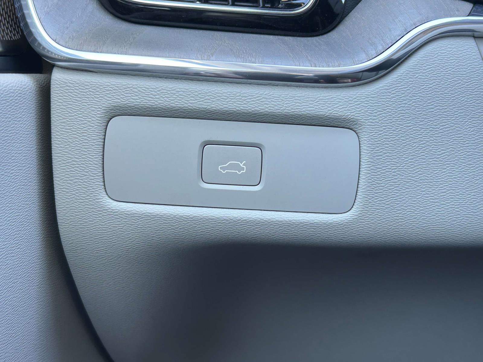 Certified 2023 Volvo XC60 B5 Plus w/ Climate Package image 22