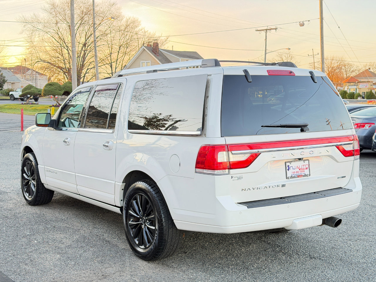 Used 2015 Lincoln Navigator L 4WD image 6